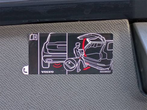 Used 2020 Volvo XC90 T6 Momentum w/ Protection Package Premier image 14