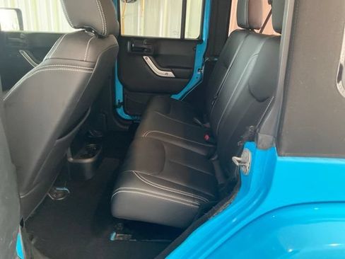 Used 2017 Jeep Wrangler Unlimited Sahara w/ Dual Top Group AWD/4WD image 15