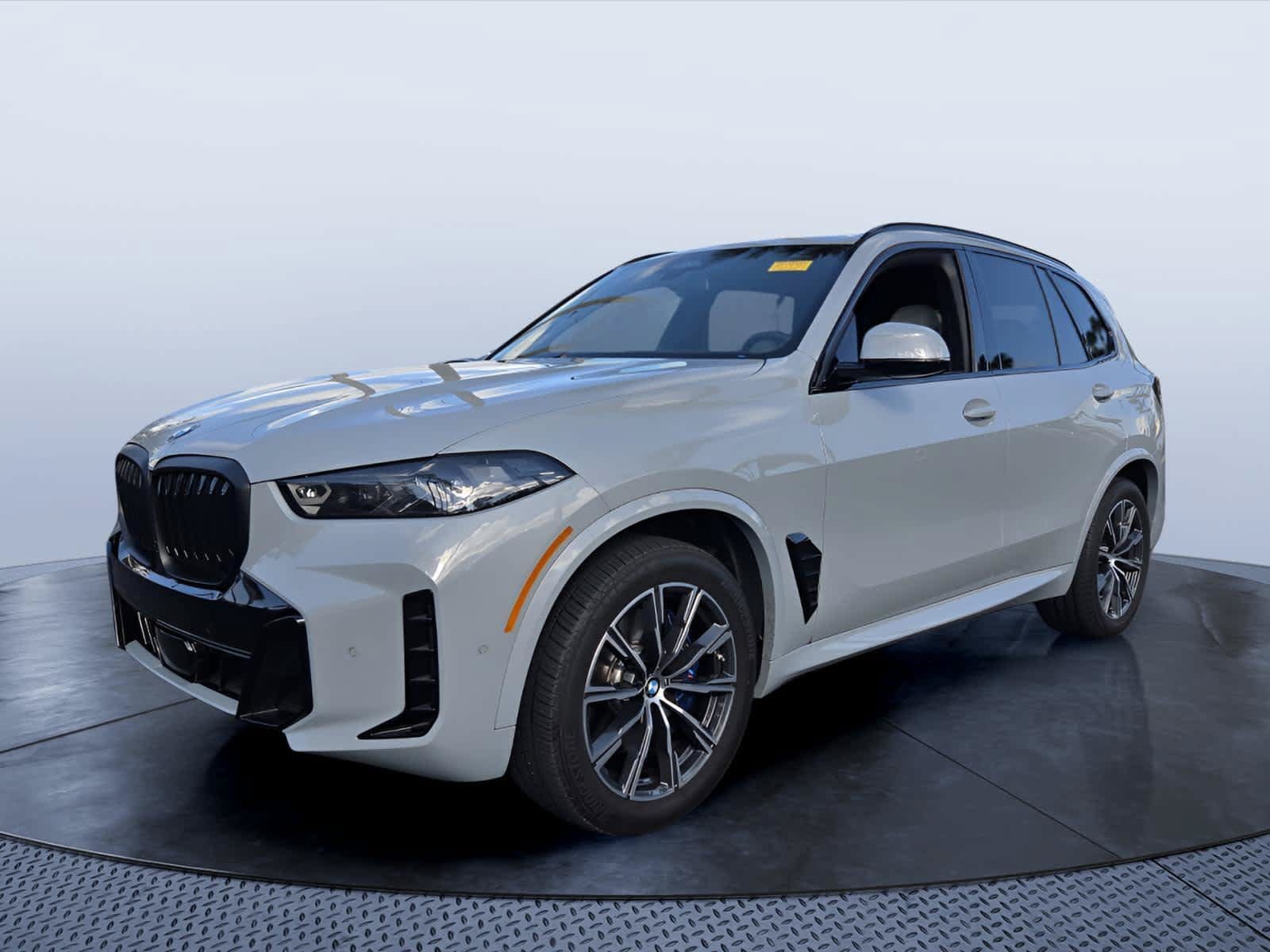 Used 2025 BMW X5 sDrive40i w/ M Sport Package RWD image 2