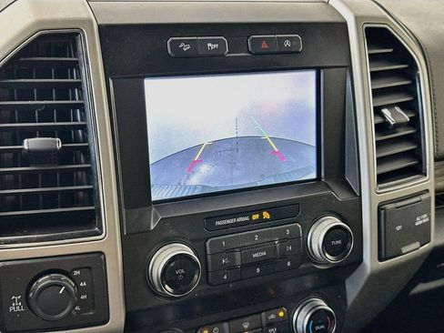Used 2019 Ford F150 Lariat w/ Equipment Group 502A Luxury AWD/4WD image 20
