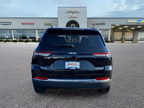 Certified 2023 Jeep Grand Cherokee Laredo AWD/4WD image 4