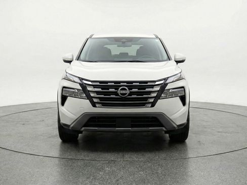 Used 2025 Nissan Rogue SV image 2