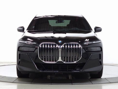 Used 2025 BMW 760i xDrive w/ Executive Package AWD/4WD image 2