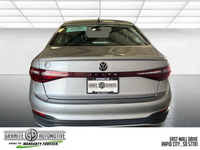 Used 2025 Volkswagen Jetta SE FWD image 5