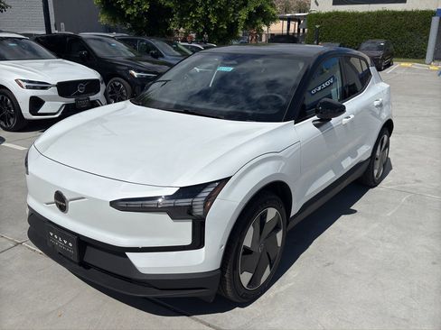New 2026 Volvo EX30 Ultra w/ Protection Package Premier image 3