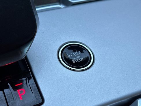 Used 2025 Land Rover Range Rover SE image 35