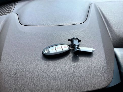Used 2021 Nissan Rogue S AWD/4WD image 12