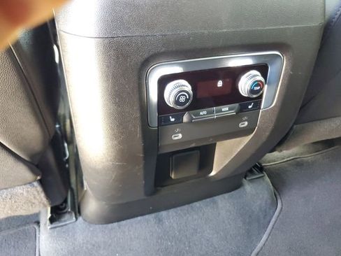 Used 2023 GMC Yukon XL SLT w/ SLT Premium Package RWD image 16
