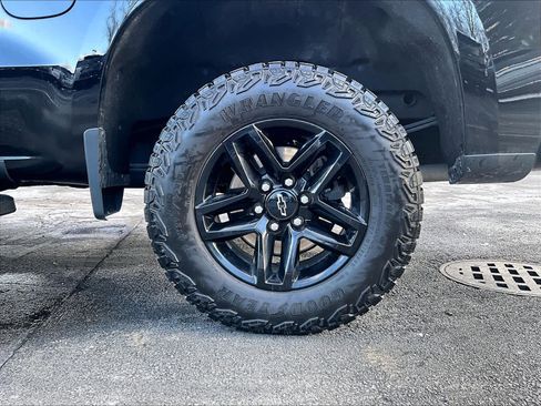 Used 2024 Chevrolet Silverado 1500 LT Trail Boss w/ Convenience Package II image 7
