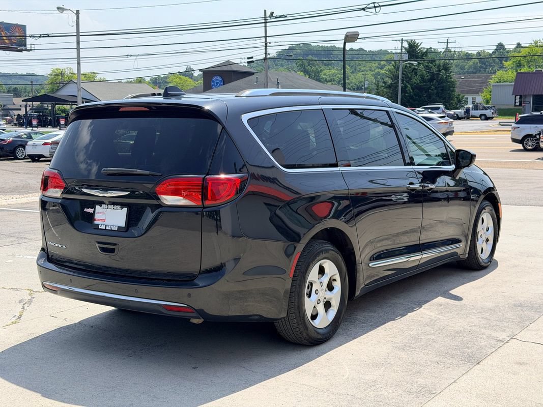 Used 2017 Chrysler Pacifica Touring-L Plus FWD image 6