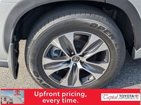 Used 2022 Toyota Highlander XLE AWD/4WD image 26