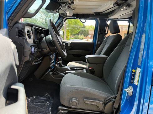 Used 2024 Jeep Wrangler Unlimited Sahara AWD/4WD image 25