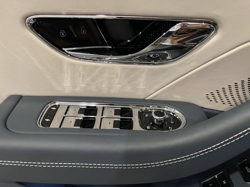 Used 2020 Bentley Flying Spur W12 image 11