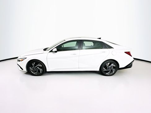 Used 2024 Hyundai Elantra Limited FWD image 4