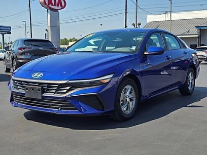 Used 2025 Hyundai Elantra SE