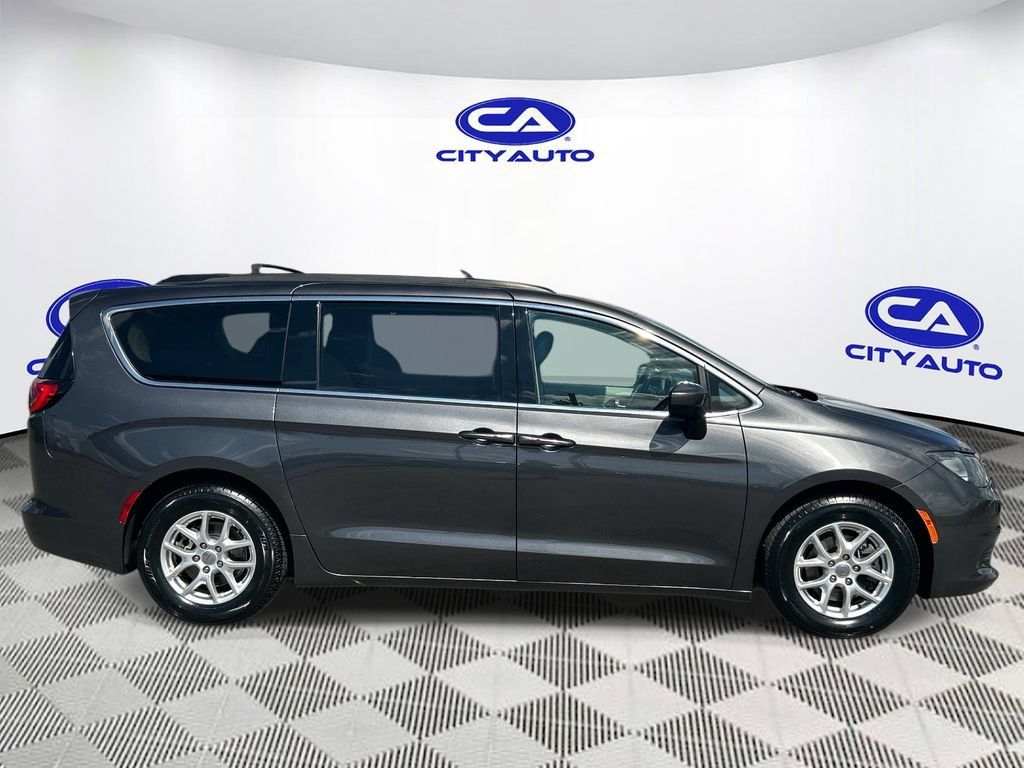 Used 2020 Chrysler Voyager Lxi FWD image 2