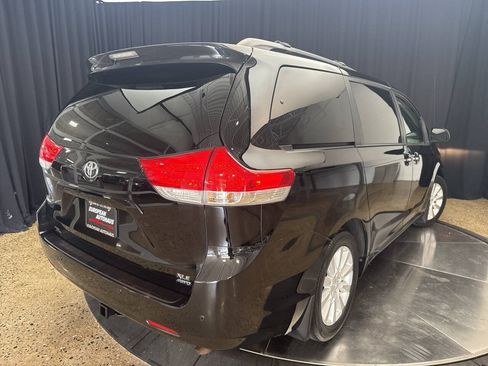 Used 2013 Toyota Sienna XLE AWD/4WD image 6