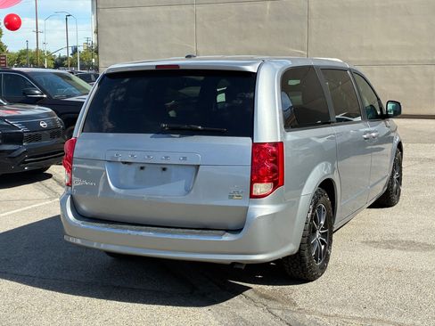 Used 2019 Dodge Grand Caravan GT FWD image 3