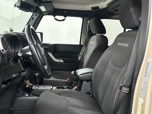 Used 2018 Jeep Wrangler Unlimited Sahara w/ Dual Top Group AWD/4WD image 10