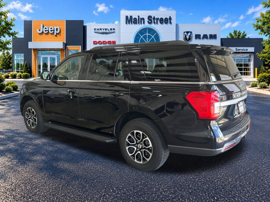 Used 2024 Ford Expedition XLT AWD/4WD image 3