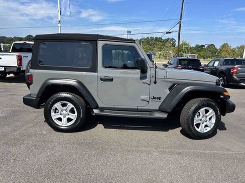 Used 2022 Jeep Wrangler Sport AWD/4WD image 2