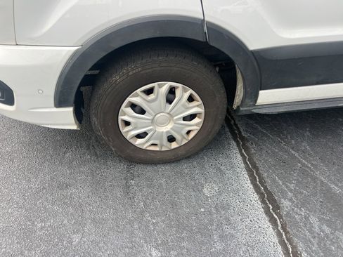 Used 2022 Ford Transit 350 XLT image 2