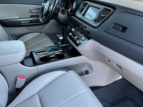 Used 2021 Kia Sedona EX image 18