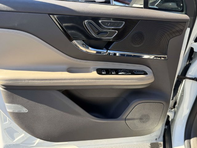 Used 2023 Lincoln Corsair AWD w/ Equipment Group 101A image 17
