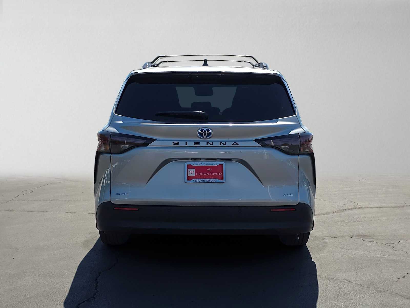 Certified 2025 Toyota Sienna XLE w/ XLE Plus Package FWD image 4