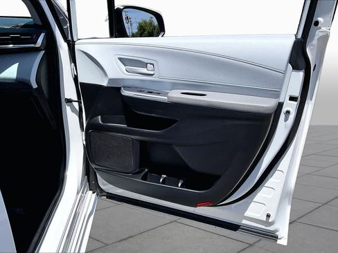 Used 2025 Toyota Sienna LE FWD image 22