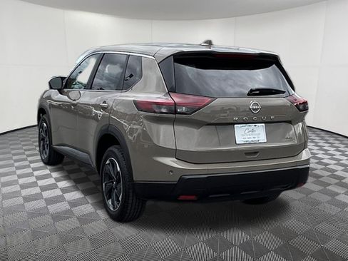 Used 2025 Nissan Rogue SV AWD/4WD image 4