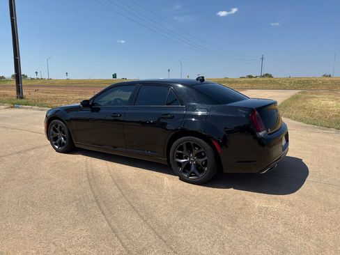 Used 2023 Chrysler 300 S w/ Comfort Group RWD image 11