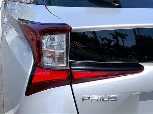 Used 2022 Toyota Prius Limited FWD image 28