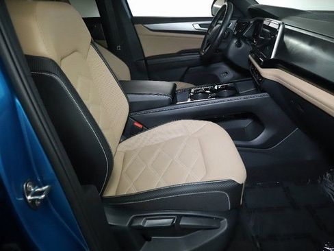 Used 2024 Volkswagen Atlas Cross Sport SE w/ Black Wheel Package FWD image 33
