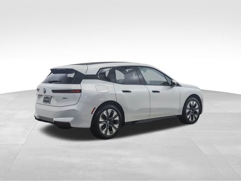 New 2026 BMW iX xDrive60 w/ Premium Package image 5