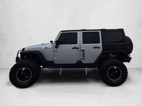 Used 2012 Jeep Wrangler Unlimited Rubicon w/ Connectivity Group AWD/4WD image 9