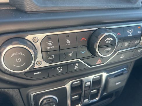 Used 2023 Jeep Gladiator Sport AWD/4WD image 8