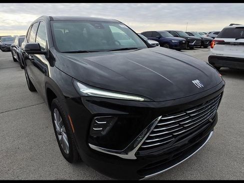 Used 2025 Buick Enclave Preferred image 5