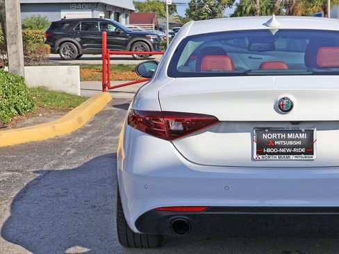 Used 2020 Alfa Romeo Giulia w/ Nero Edizione image 12
