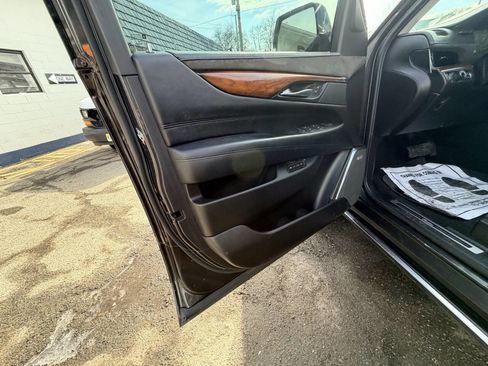 Used 2015 Cadillac Escalade Premium image 46
