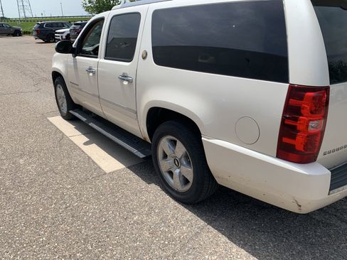 Used 2010 Chevrolet Suburban LTZ AWD/4WD image 6