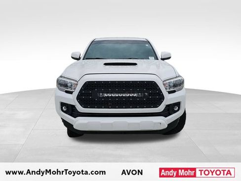 Used 2017 Toyota Tacoma TRD Sport w/ Tow Package (A/T) AWD/4WD image 3