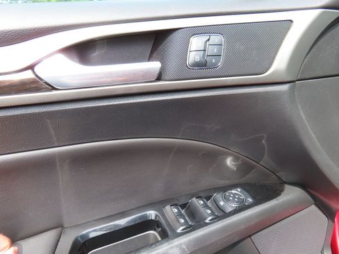Used 2014 Ford Fusion SE w/ Equipment Group 202A FWD image 11