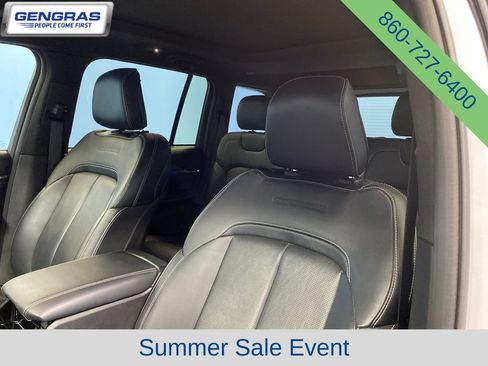Used 2023 Jeep Grand Cherokee Overland AWD/4WD image 9