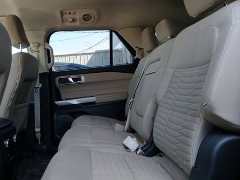 Used 2021 Ford Explorer XLT image 8