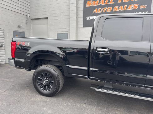 Used 2017 Ford F250 Lariat w/ Chrome Package image 12