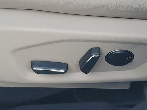 Used 2018 Ford Explorer XLT w/ Equipment Group 202A image 29