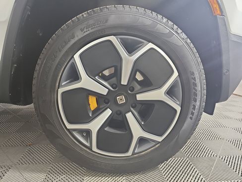 Used 2022 Rivian R1T Adventure image 12