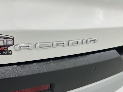 Used 2023 GMC Acadia SLT image 28