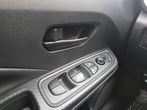 Used 2025 Nissan Versa S w/ Trunk Package image 30